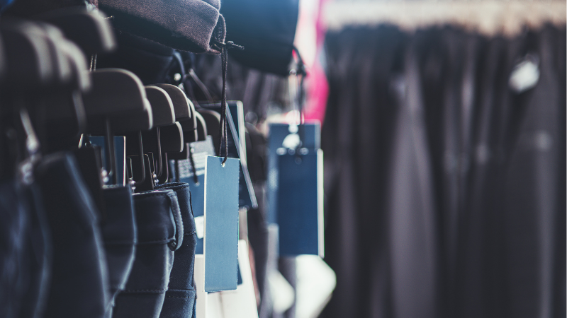 Etiqueta para roupas: função, tipos e importância na indústria têxtil